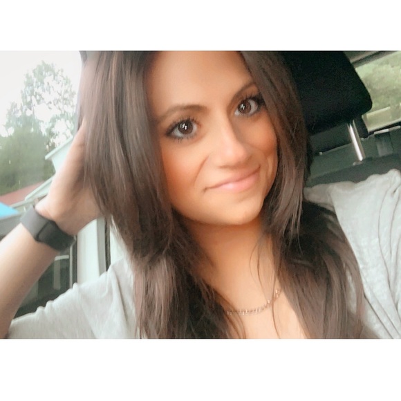 Meet your Posher, Stephanie - Picture 2 of 2